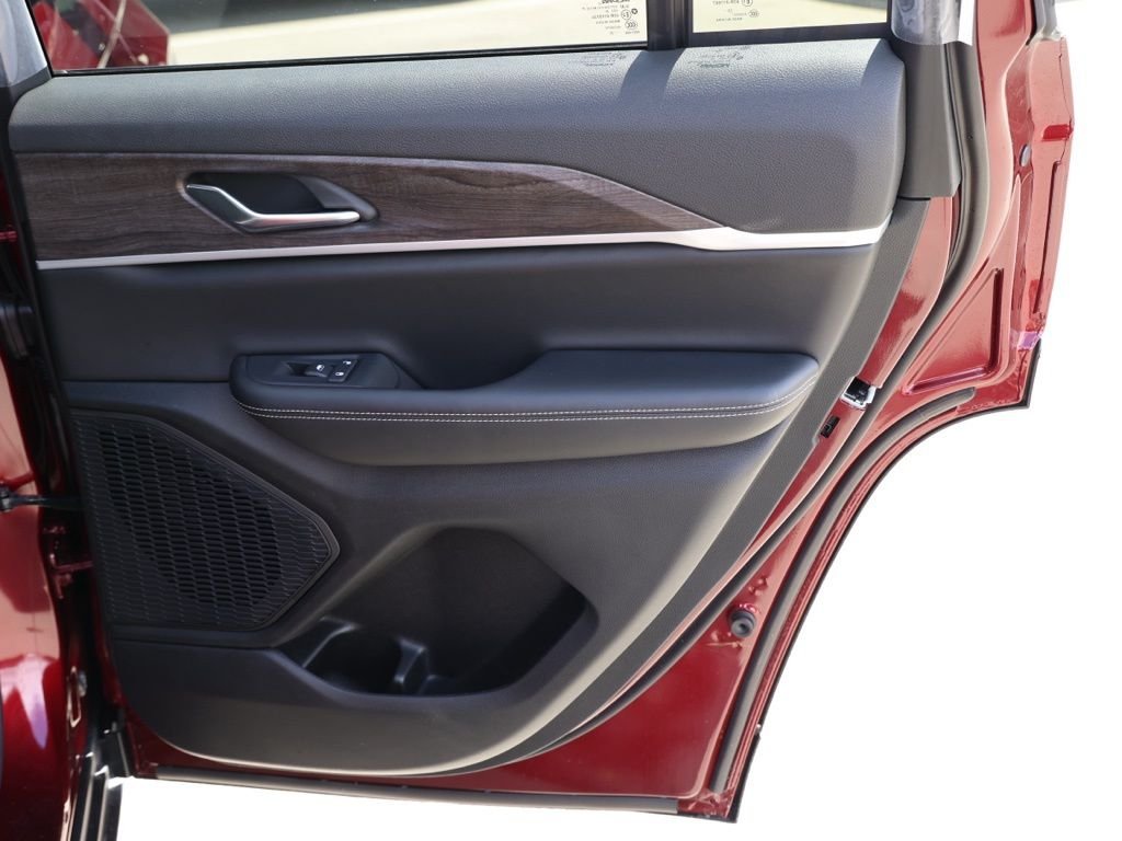 New 2026 Velvet Red Pearl-Coat Exterior Paint Jeep Laredo Altitude image 18