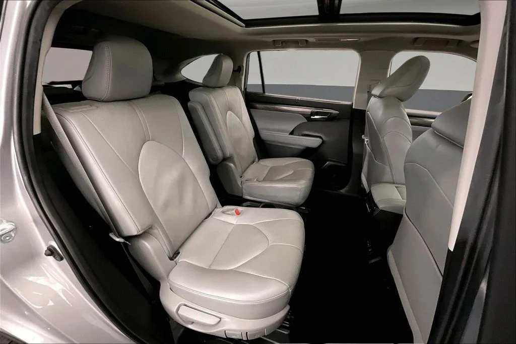 Certified Used 2023 Silver Toyota Platinum image 31
