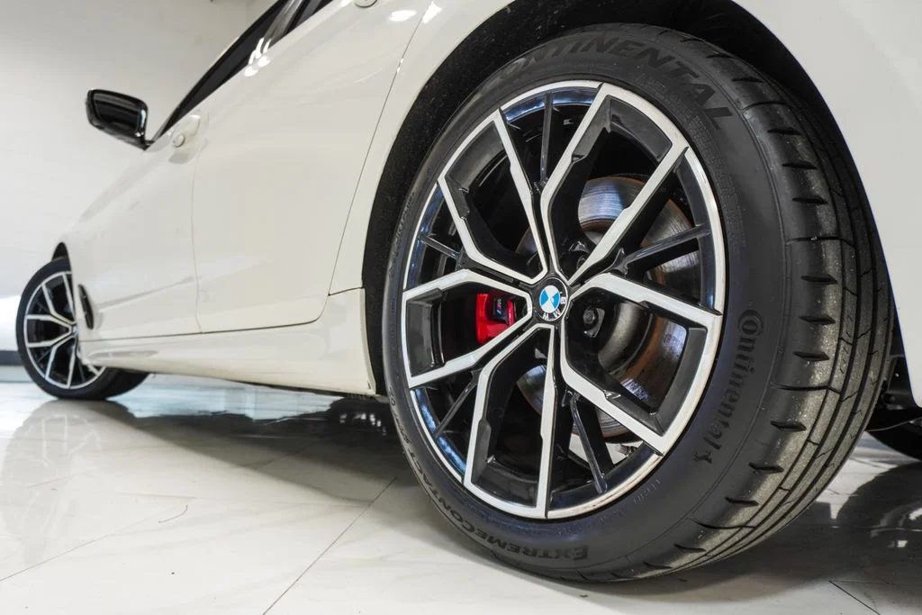 Used 2023 White BMW 530i xDrive image 27