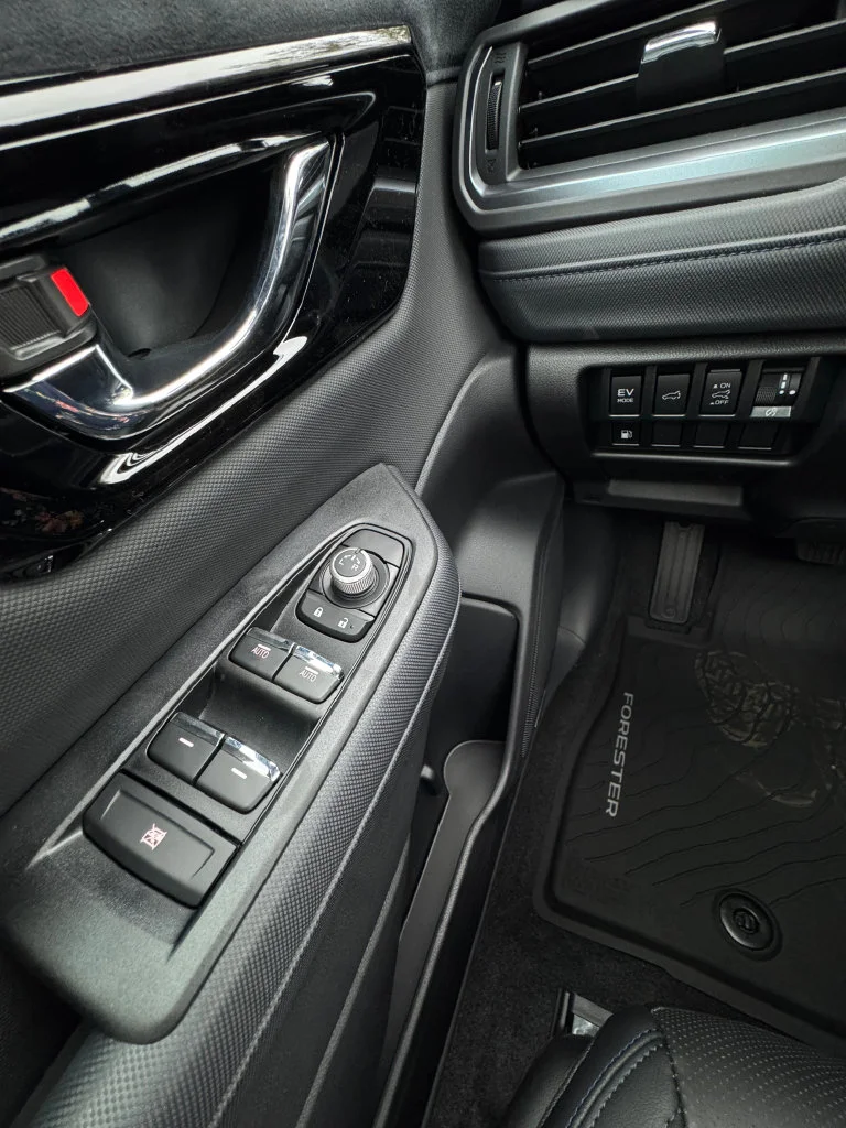 New 2026 CRYSTAL BLACK SILICA Subaru Limited Hybrid image 16