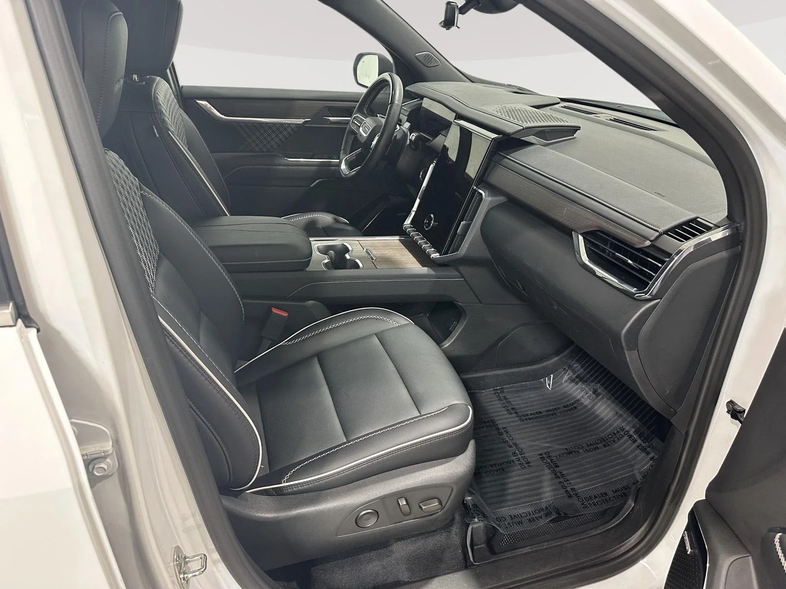 Used 2026 Summit White GMC Denali image 27