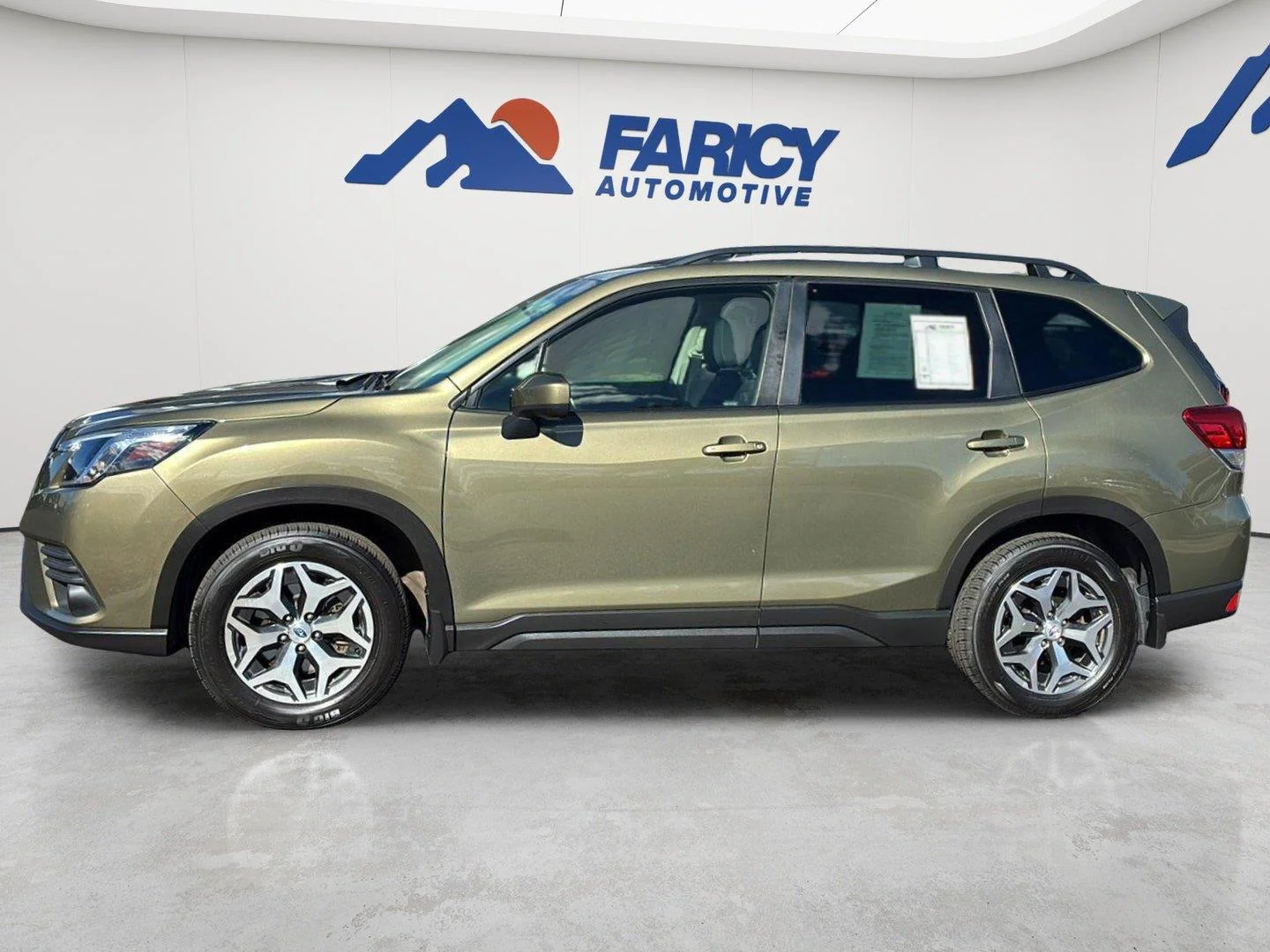 Used 2023 Autumn Green Metallic Subaru Premium image 1