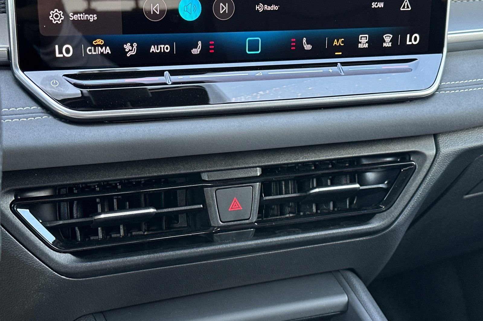 New 2026  Volkswagen 2.0T SE R-Line Black image 20