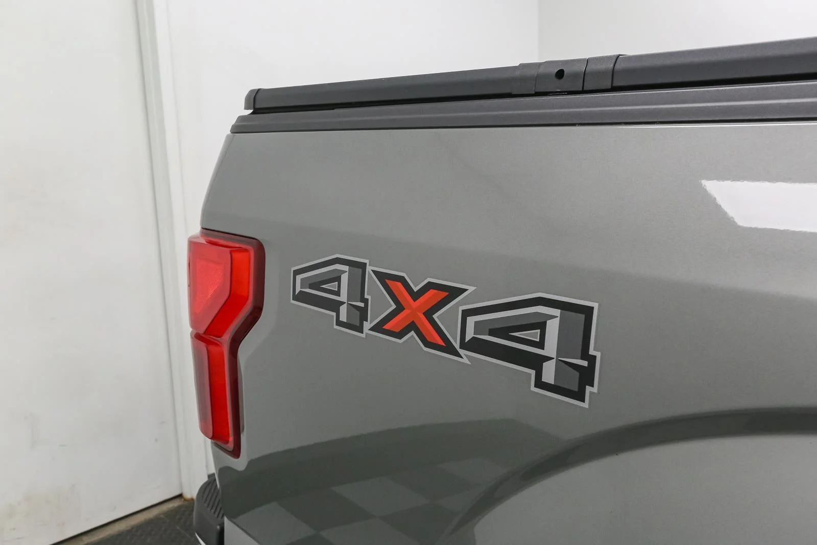 Used 2020 Silver Spruce Ford LARIAT image 8