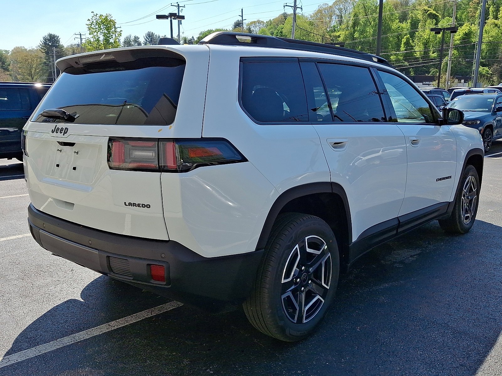 New 2026 Bright White Clear-Coat Exterior Paint Jeep Laredo image 3