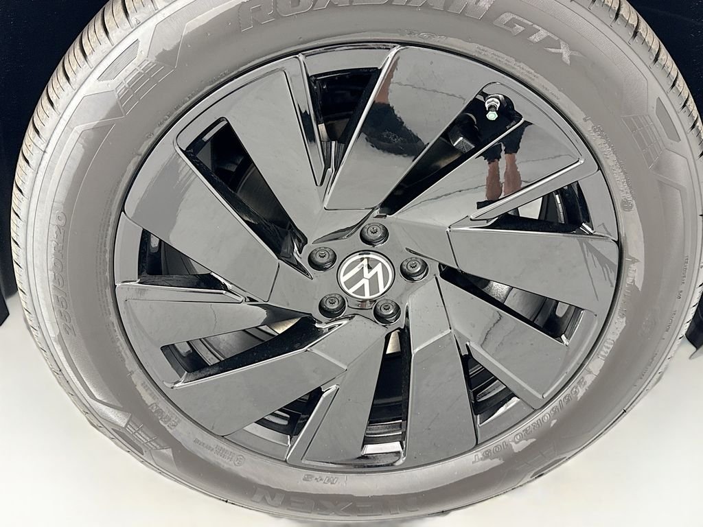New 2026 Opal White Pearl Volkswagen SE w/Technology image 30