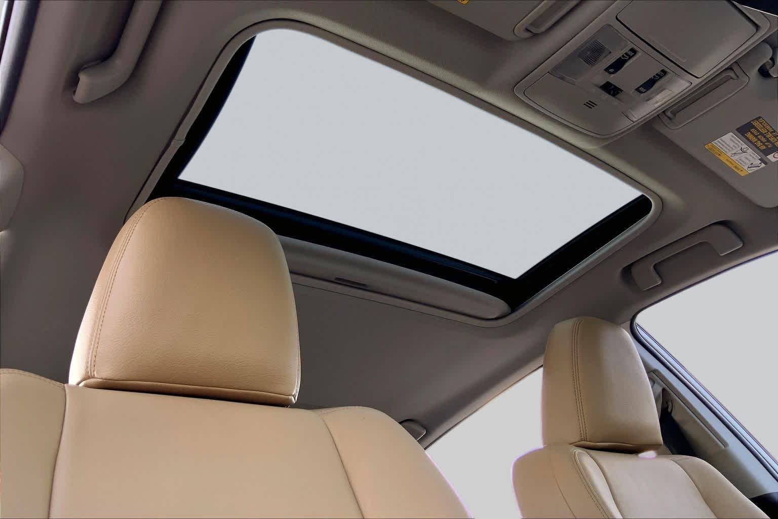 Used 2018 Super White Toyota XLE image 14