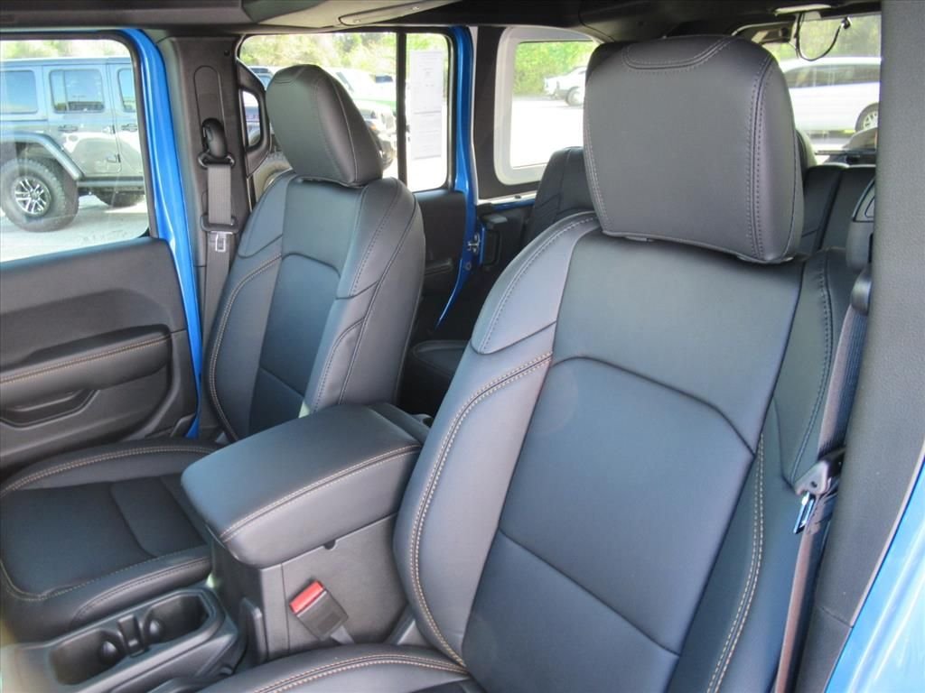 New 2026 Hydro Blue Pearl-Coat Exterior Paint Jeep Sahara image 19