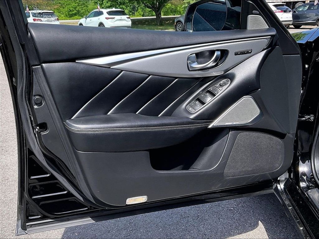 Used 2023 Black INFINITI LUXE image 9