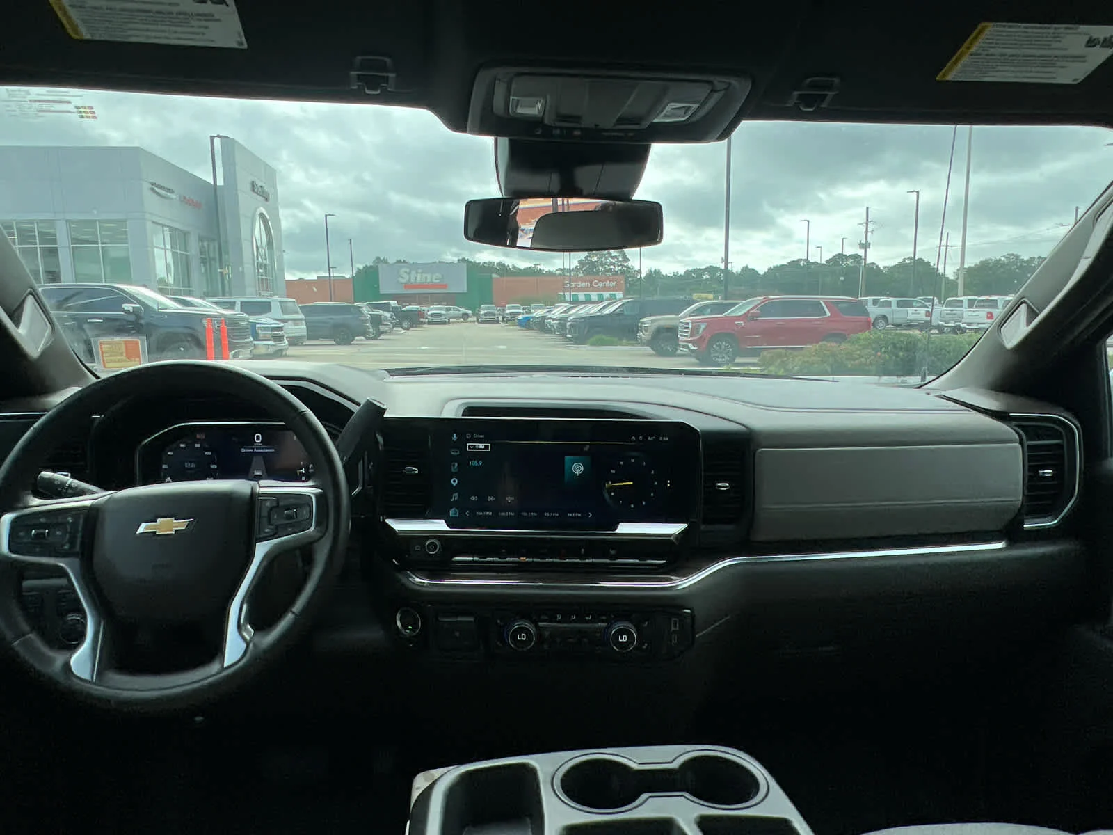 2025 Chevrolet Silverado 1500 LT - Photo 9