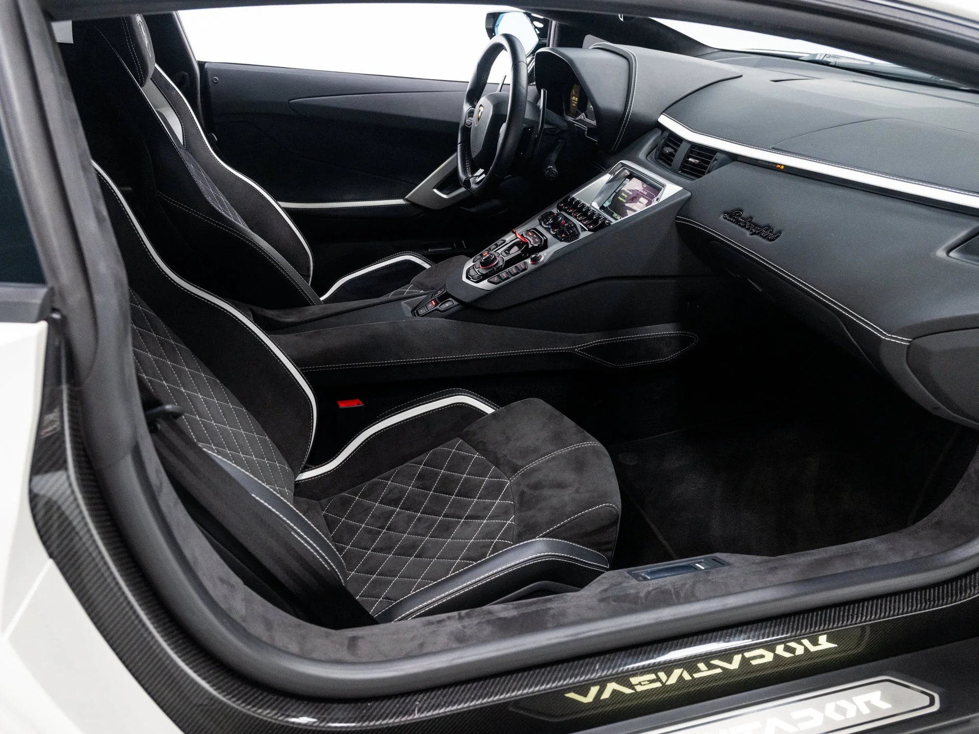 Used 2018 Bianco Isis Lamborghini  image 51