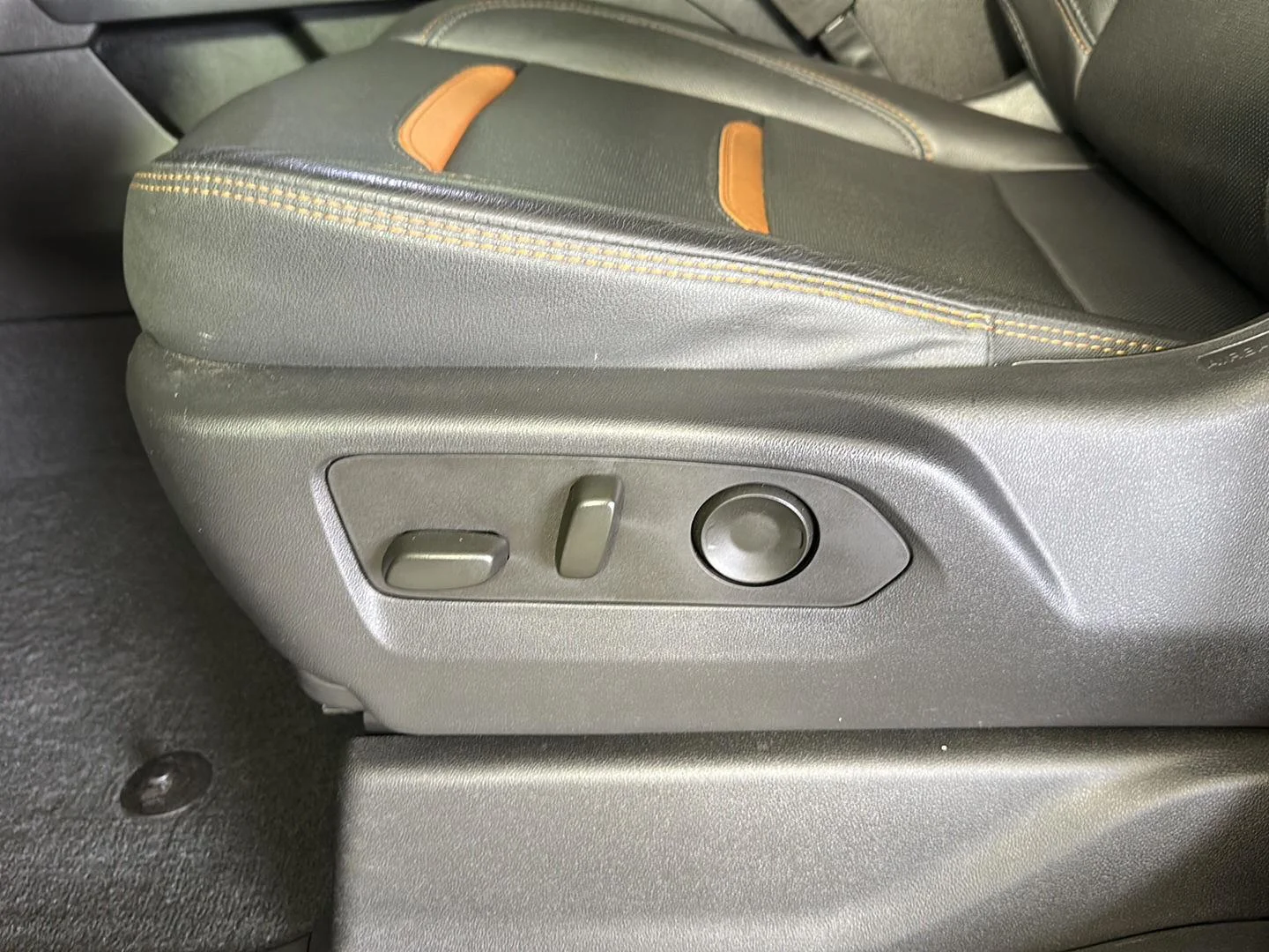 Used 2023 Titanium Rush Metallic GMC AT4 image 8