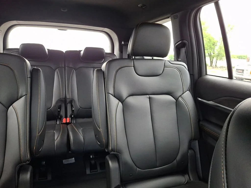New 2026 Diamond Black Crystal Pearlcoat Jeep 85th Anniversary Edition image 15
