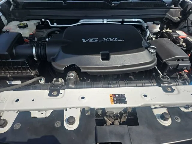 Used 2019 SUMMIT WHITE Chevrolet 4WD LT image 22