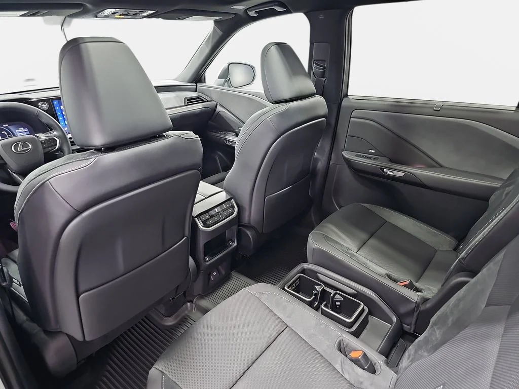 New 2026  Lexus 550h+ Luxury image 11