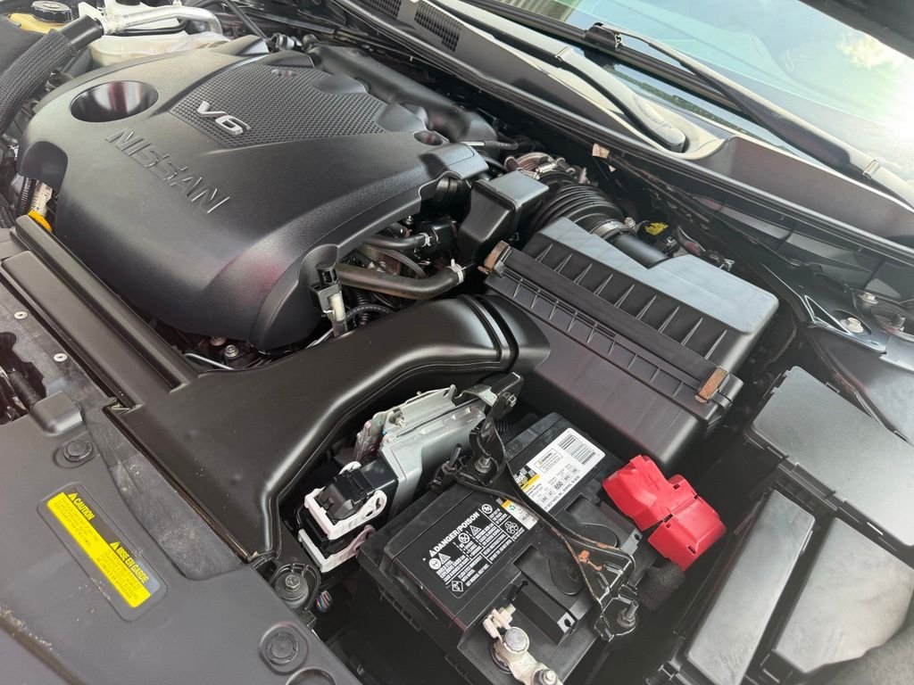 Used 2019 Gray Nissan SR image 8