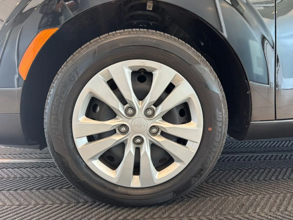 Used 2023 Black Kia LX image 11