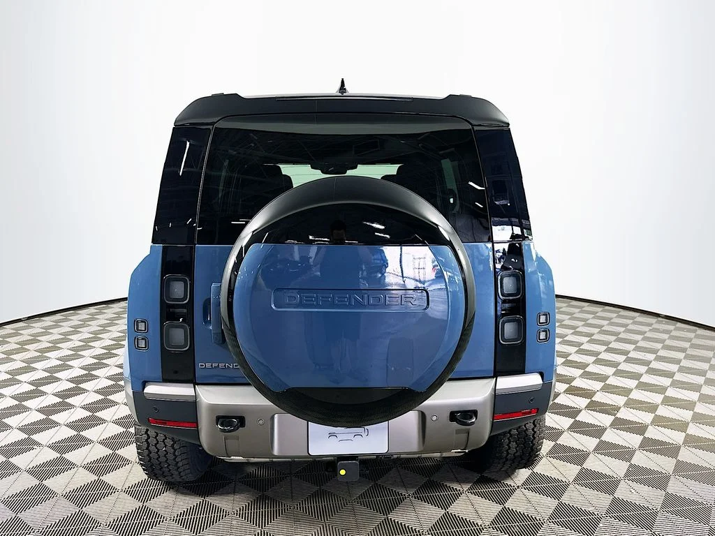New 2026 Tasman Blue Metallic Land Rover S image 6