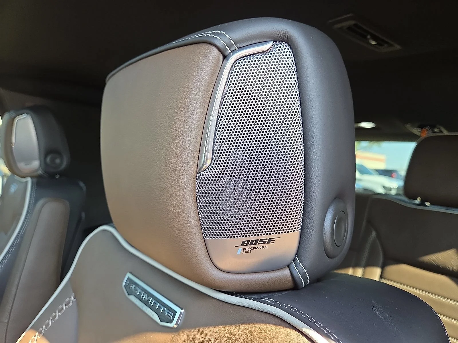 2026 GMC Yukon Denali Ultimate - Photo 11