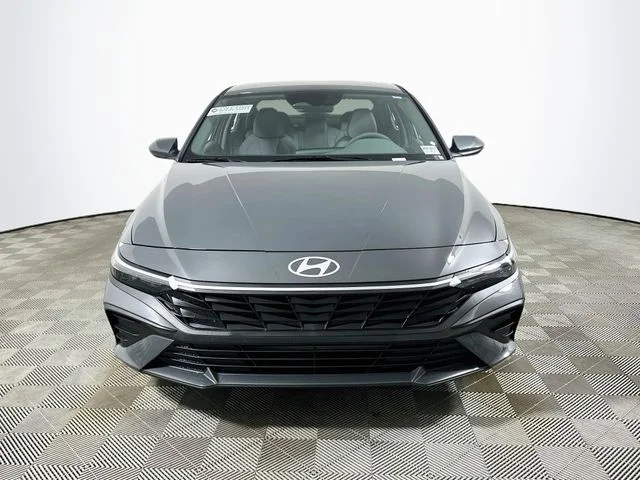 New 2026 Hyundai ELANTRA SE