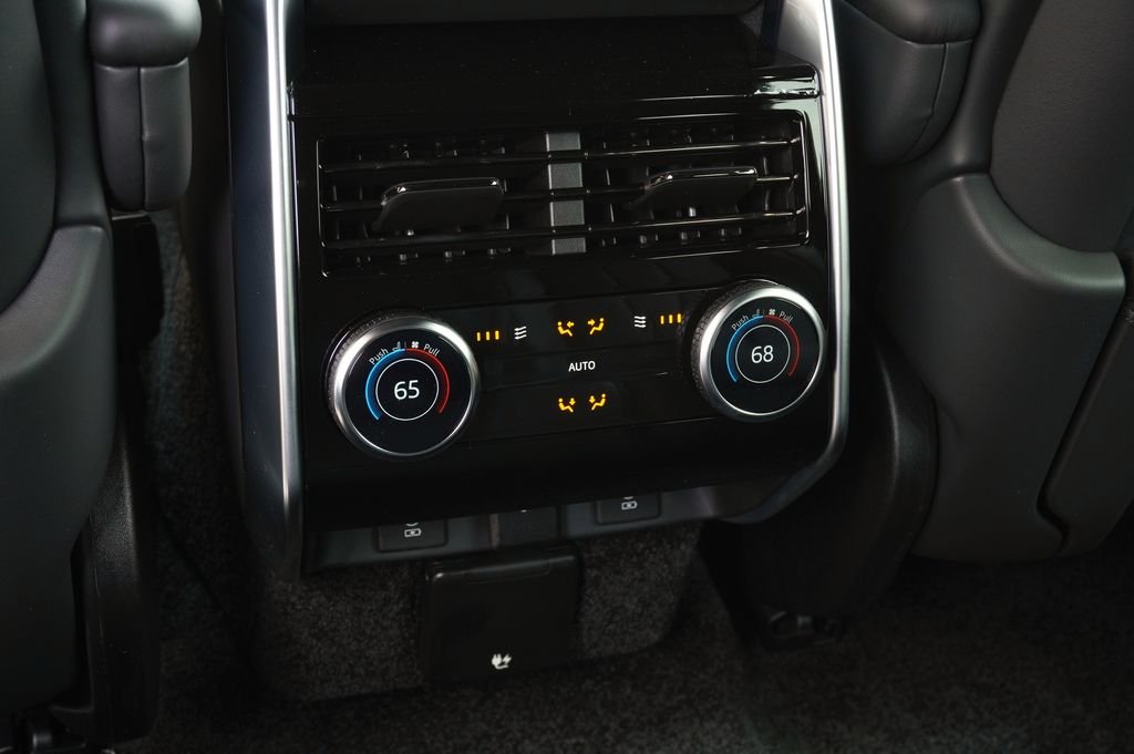New 2026 Carpathian Grey Land Rover SE image 37