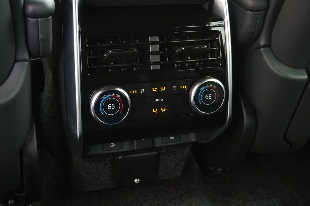 New 2026 Carpathian Grey Land Rover SE image 38