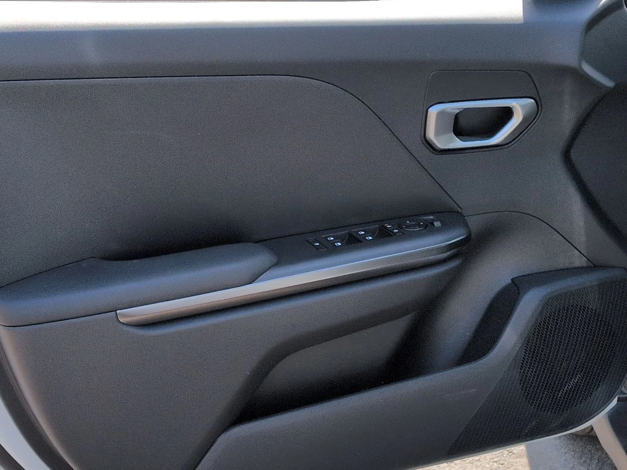 New 2026 Snow White Pearl Kia LXS image 23