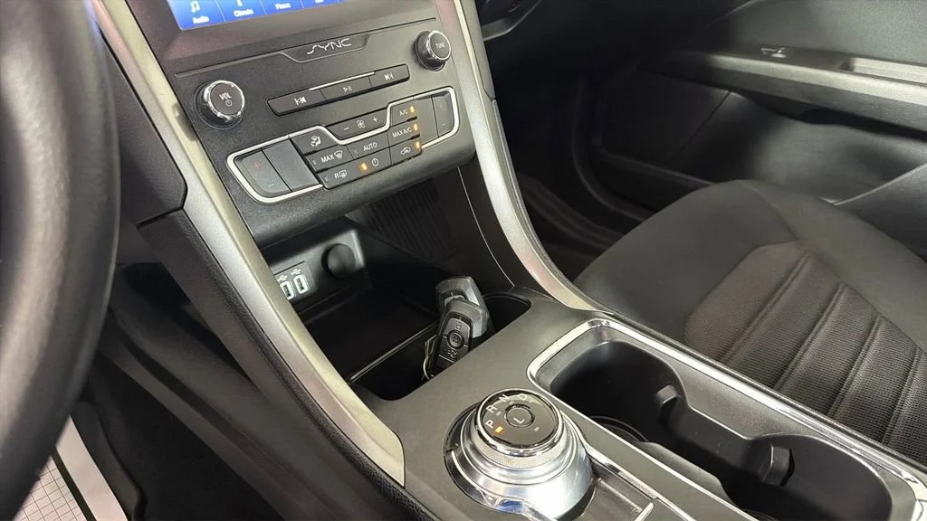 Used 2020 Red Ford SE image 22