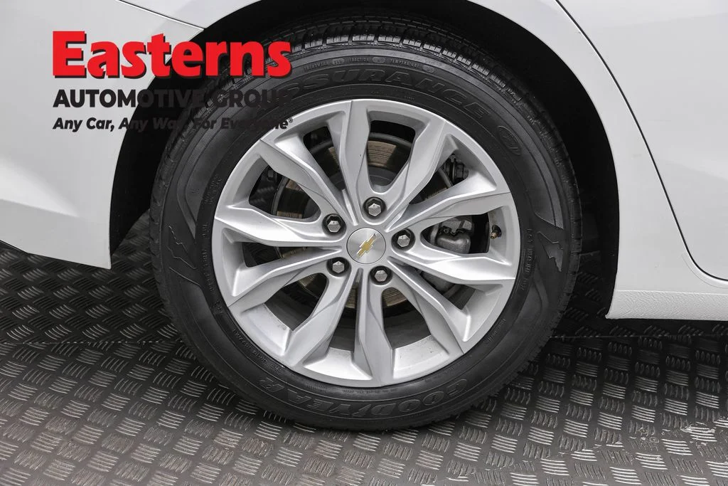 Used 2025 White Chevrolet LT image 30