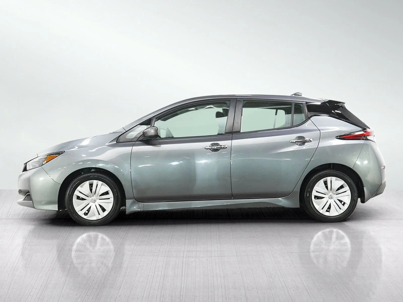 Used 2023 Nissan Leaf S with VIN 1N4AZ1BV4PC562118 for sale in Burnsville, MN