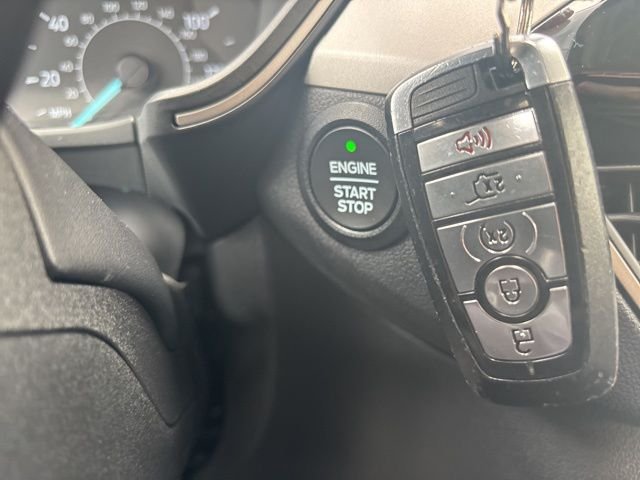 Used 2022 White Ford SE image 22