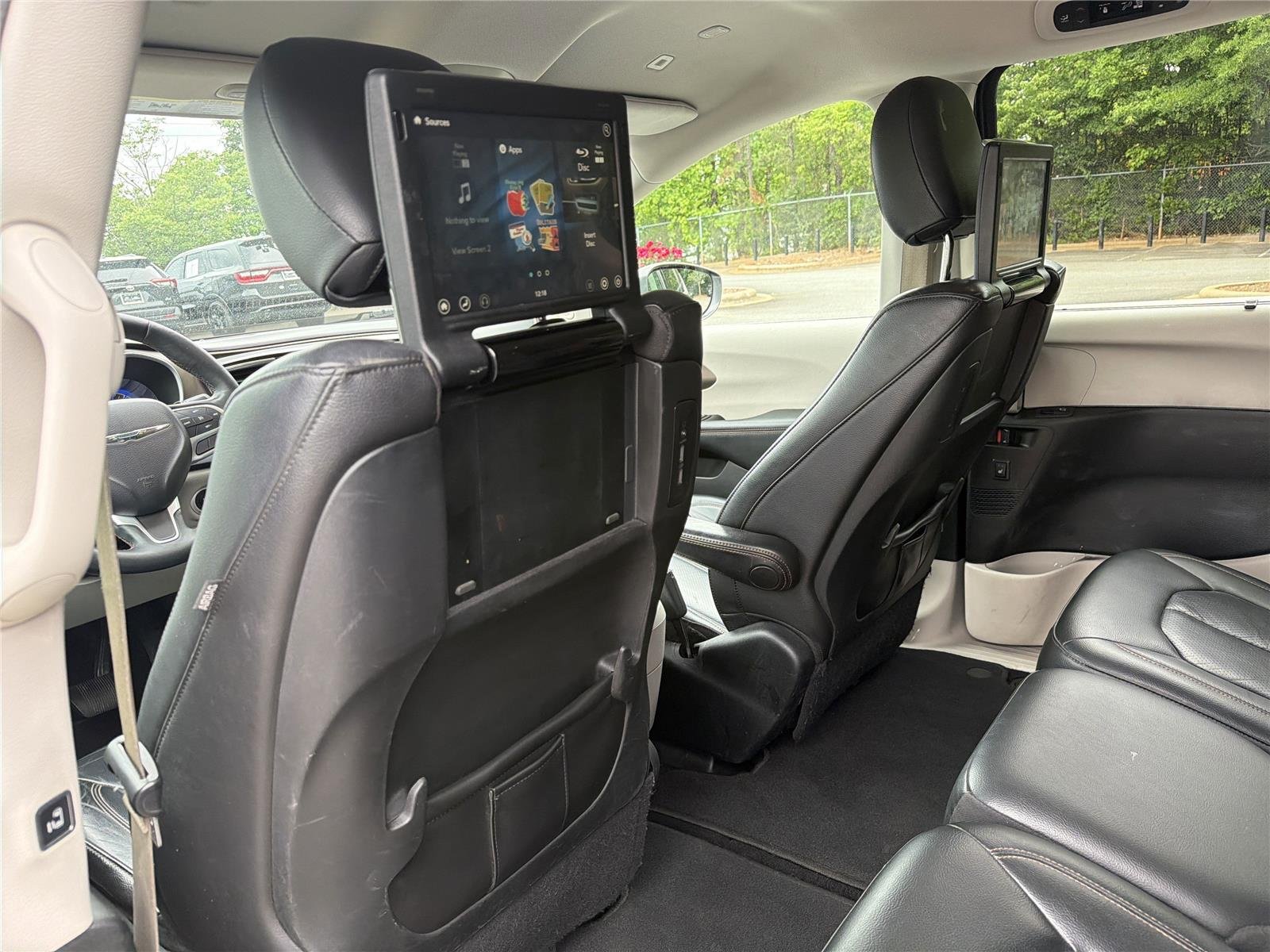 Used 2018 Granite Crystal Metallic Clearcoat Chrysler Touring L Plus image 19