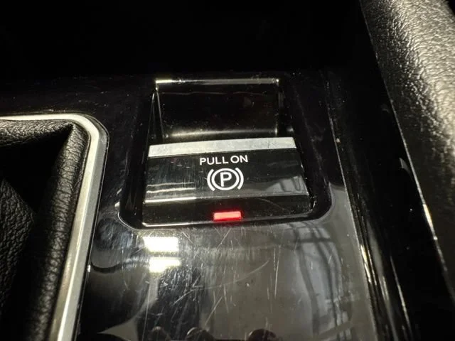 Used 2024  Jeep Limited image 26