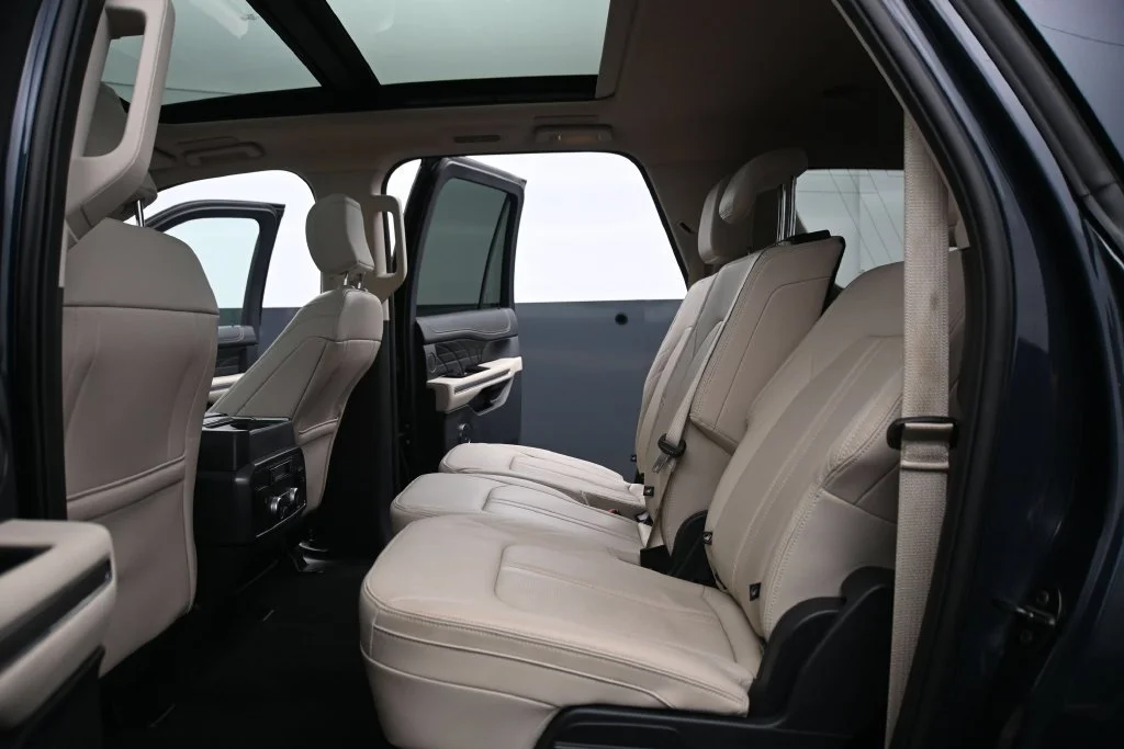 Used 2024  Ford Platinum image 17