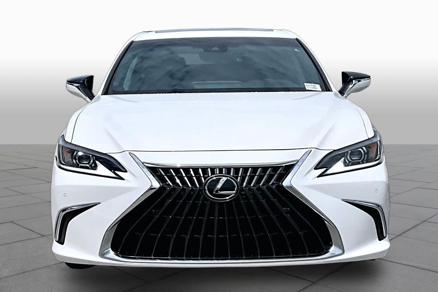 Used 2024 Eminent White Pearl Lexus  image 4
