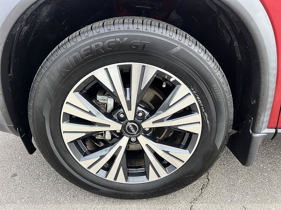 Used 2022 Scarlet Ember Tintcoat Nissan SV image 9