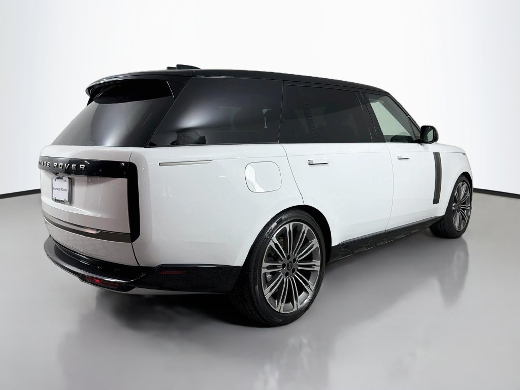 New 2027 Fuji White Land Rover SE image 5