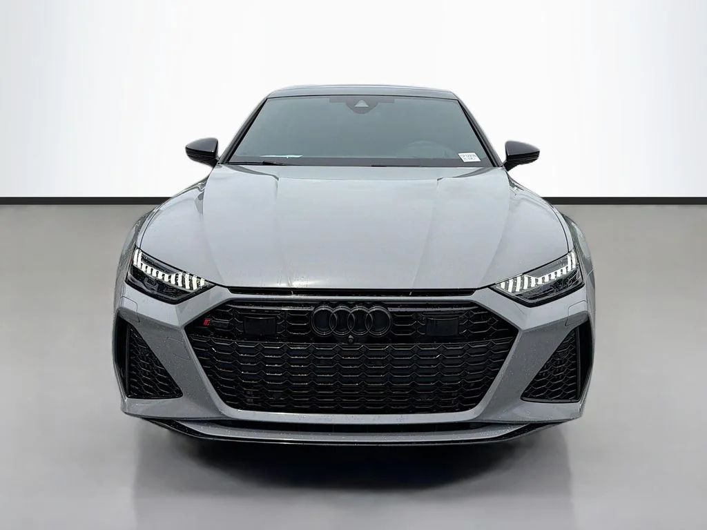 Used 2022  Audi 4.0T image 2