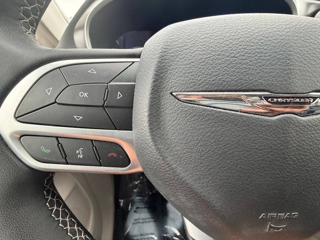 Used 2024 Silver Chrysler Select image 24