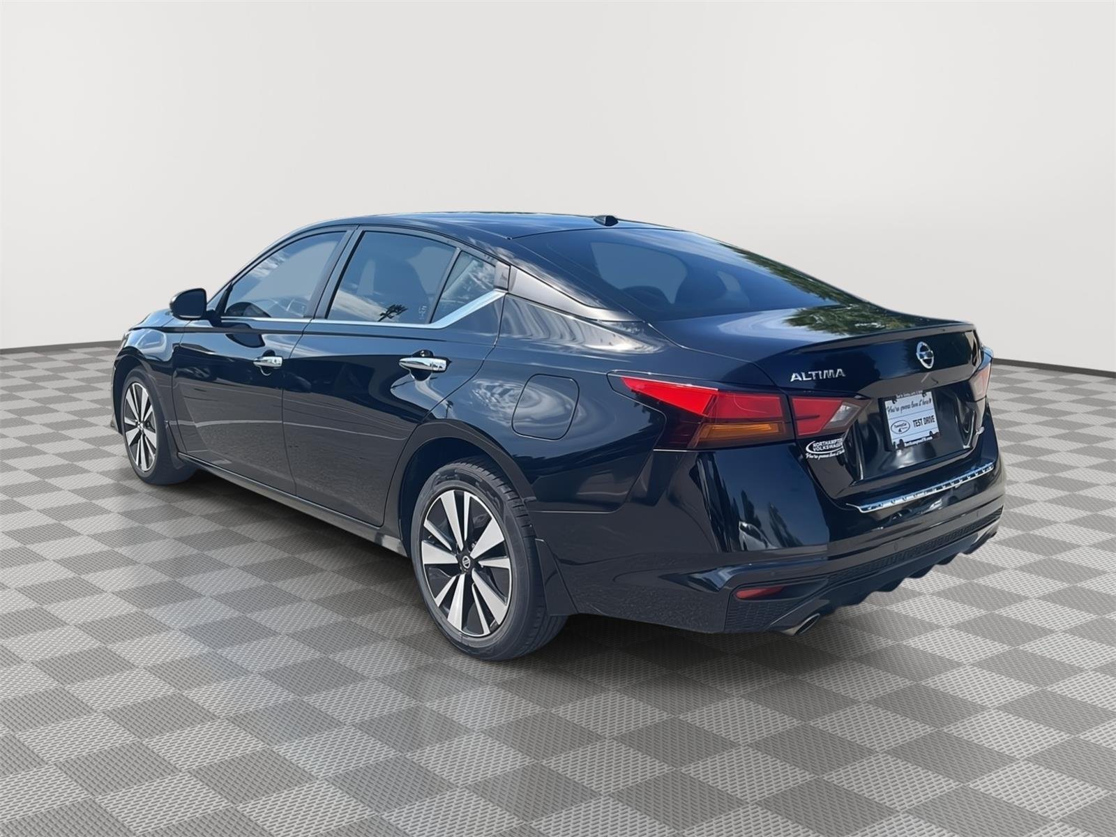 Used 2022 Super Black Nissan 2.5 SV image 8