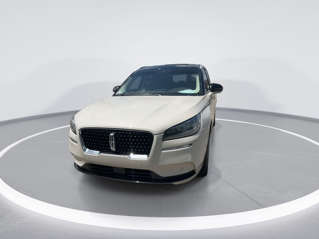 Used 2022 White Lincoln Reserve image 4