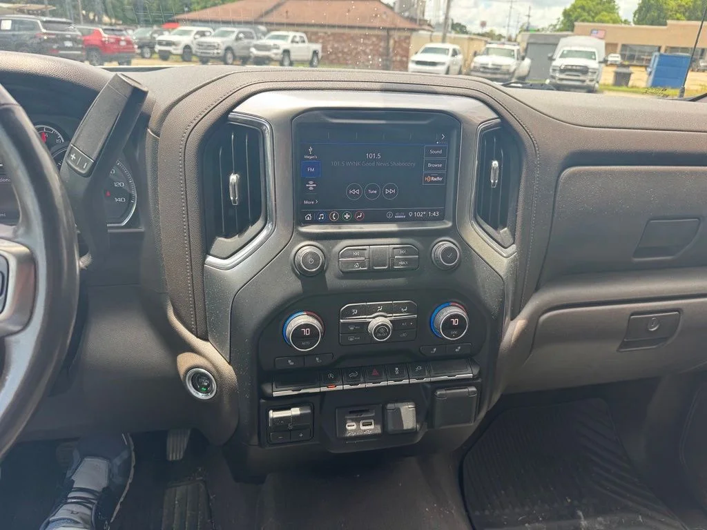 Used 2020 White Chevrolet LT image 18