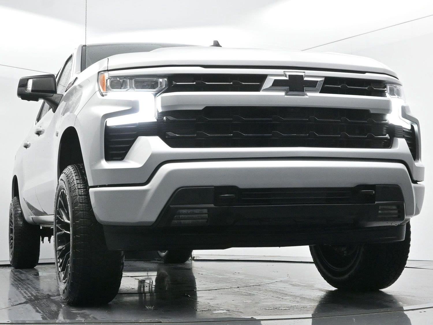 Used 2022 Silver Ice Metallic Chevrolet RST image 44