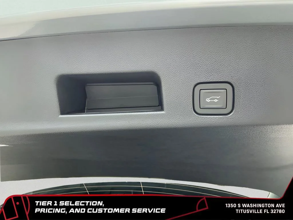 New 2026 Sterling Metallic GMC Elevation image 18