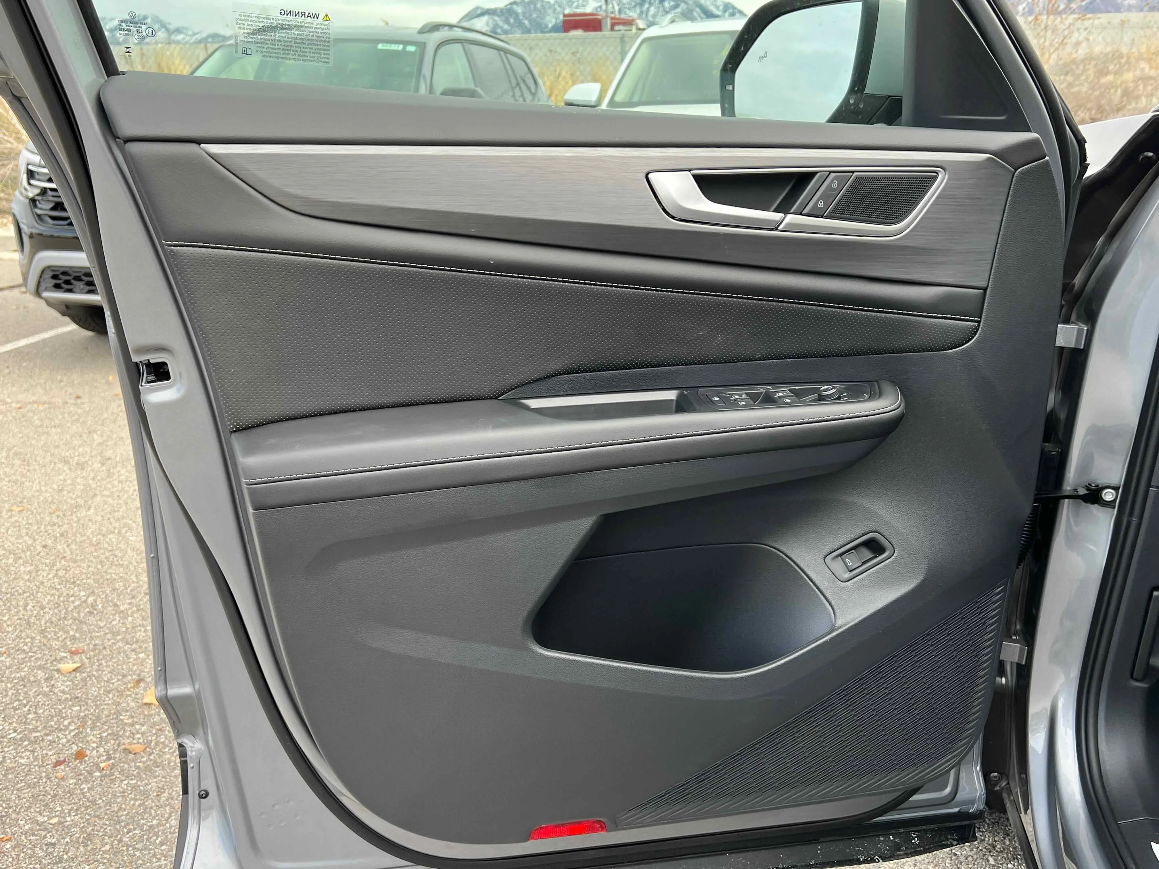 New 2026 Silver Mist Volkswagen 2.0T SE w/Technology image 13