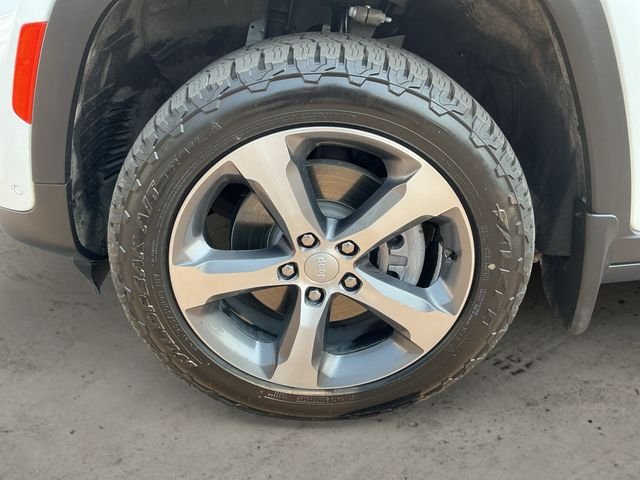 Used 2022 White Jeep 4xe image 9