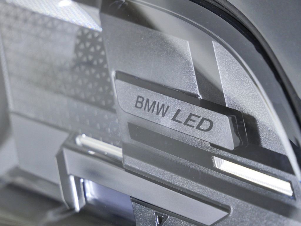 New 2026 Black Sapphire Metallic BMW M60i image 4