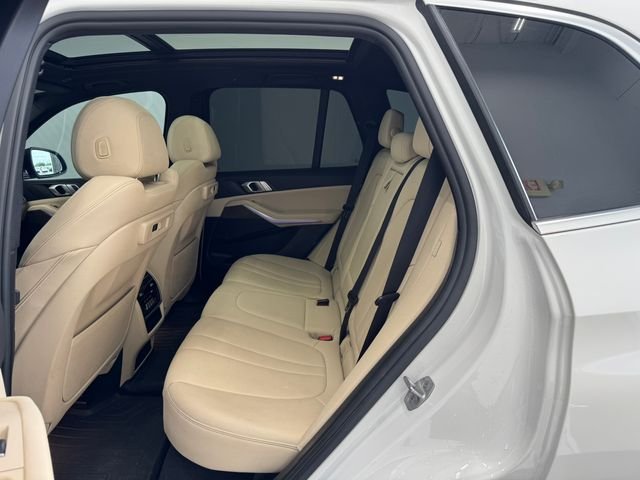Used 2021 Alpine White BMW sDrive40i image 19