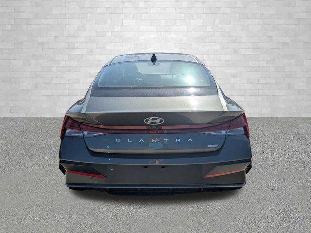 2025 Hyundai Elantra Limited - Photo 31