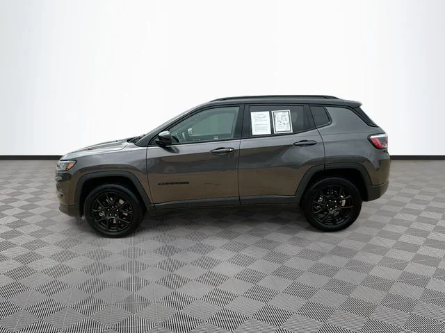 Used 2023 Gray Jeep Altitude image 4